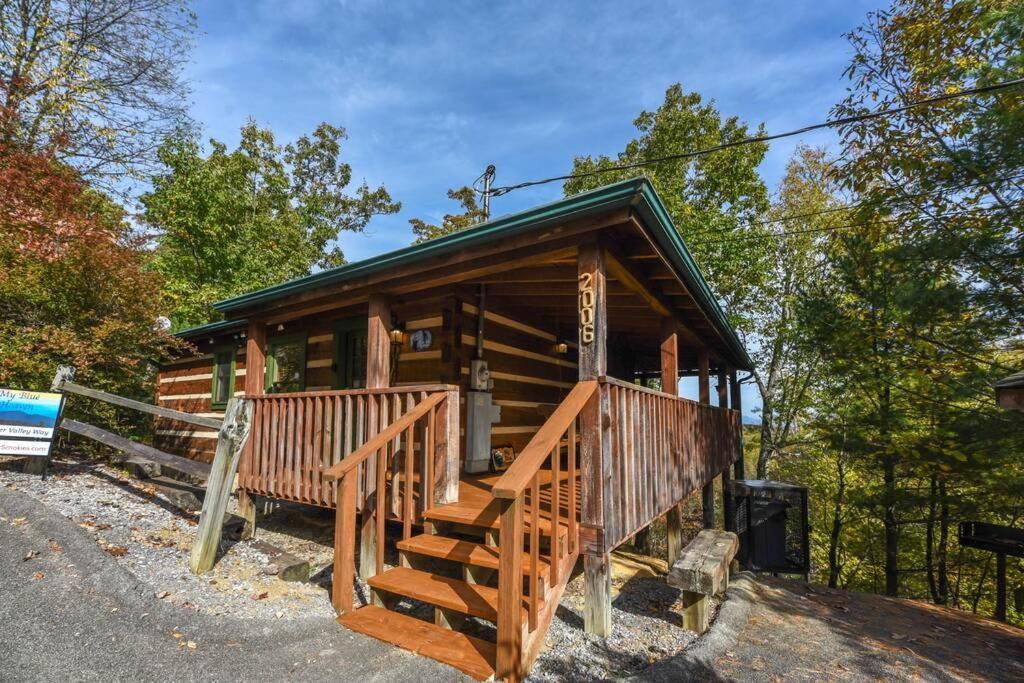 View! Cozy, Private, Fireplace, Hot Tub Log Cabin, Honeymoon! Севьервилл Экстерьер фото