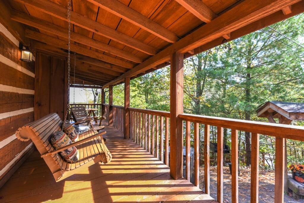 View! Cozy, Private, Fireplace, Hot Tub Log Cabin, Honeymoon! Севьервилл Экстерьер фото