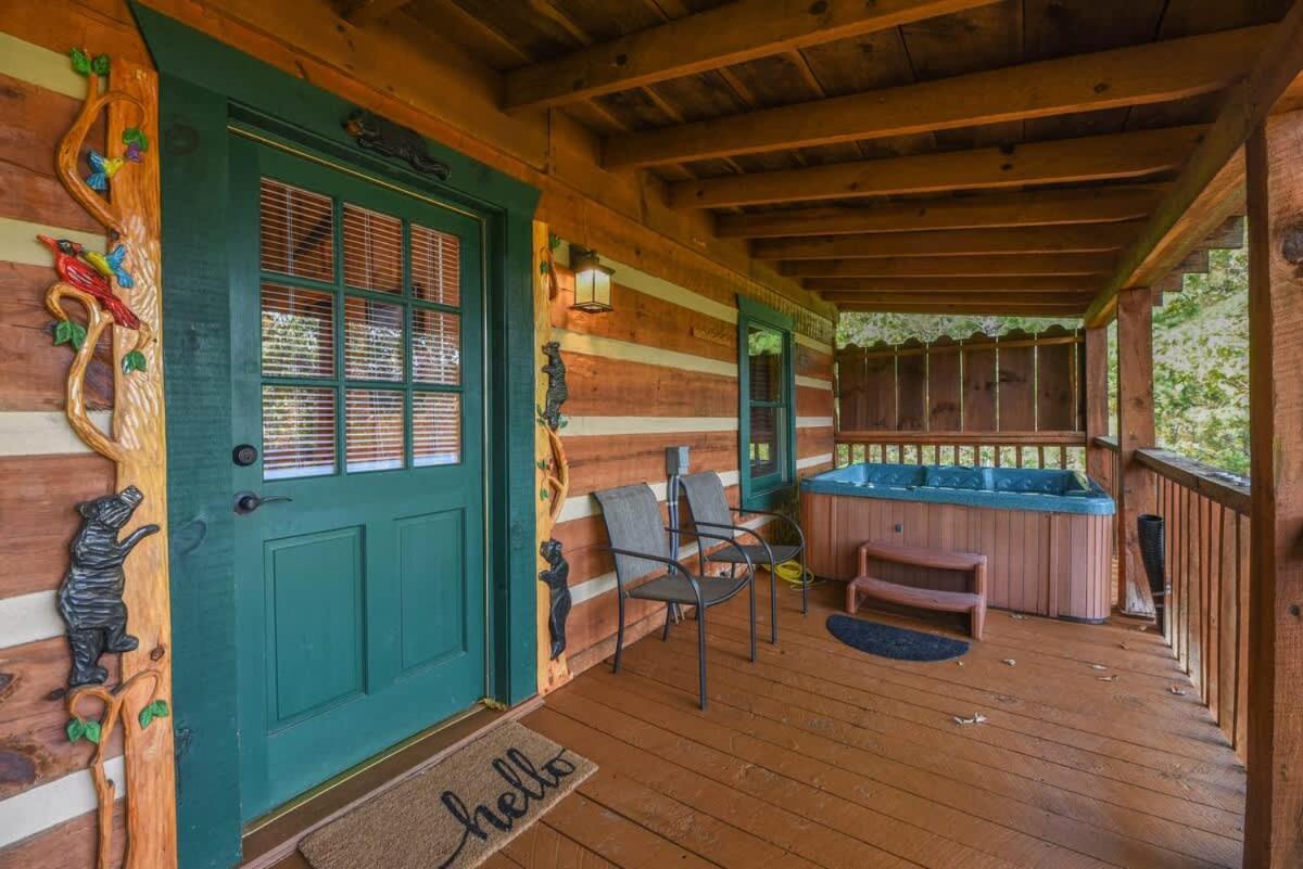 View! Cozy, Private, Fireplace, Hot Tub Log Cabin, Honeymoon! Севьервилл Экстерьер фото
