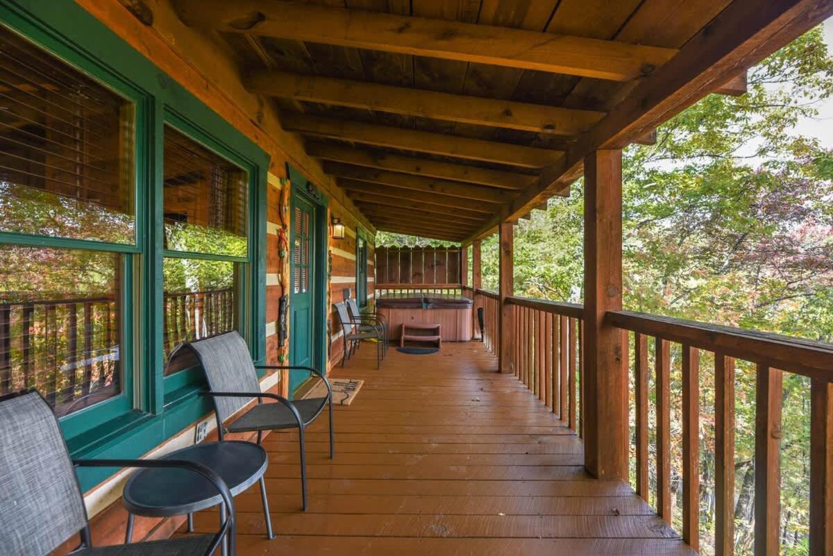 View! Cozy, Private, Fireplace, Hot Tub Log Cabin, Honeymoon! Севьервилл Экстерьер фото