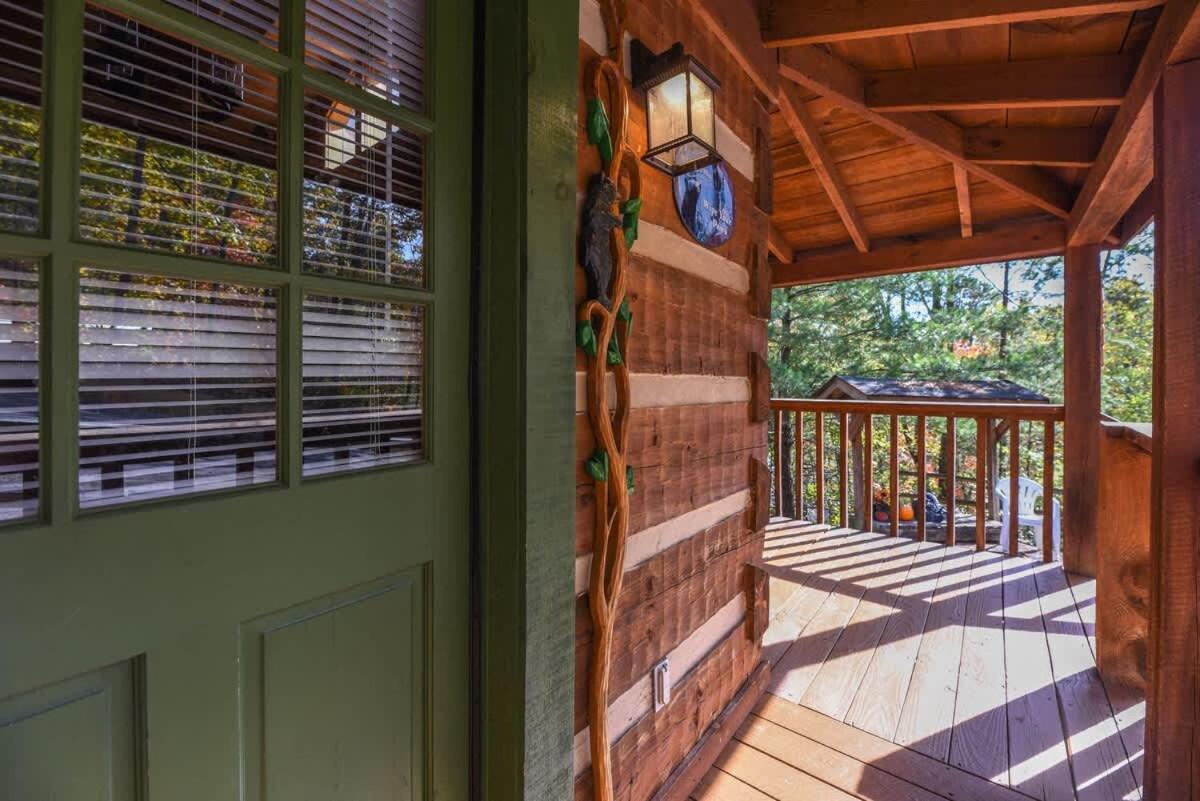 View! Cozy, Private, Fireplace, Hot Tub Log Cabin, Honeymoon! Севьервилл Экстерьер фото