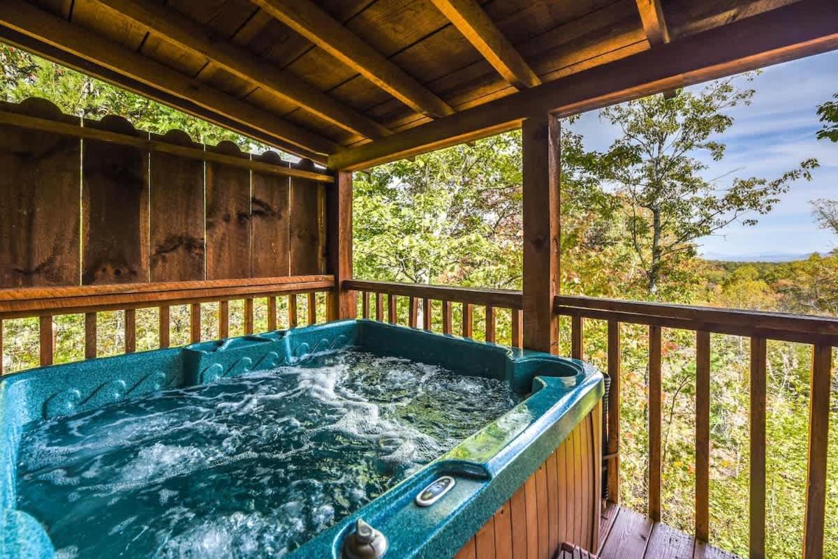 View! Cozy, Private, Fireplace, Hot Tub Log Cabin, Honeymoon! Севьервилл Экстерьер фото
