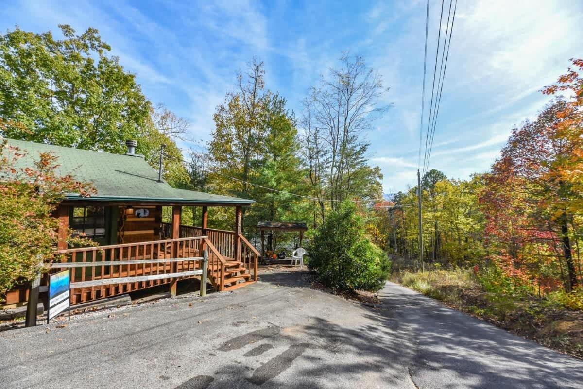 View! Cozy, Private, Fireplace, Hot Tub Log Cabin, Honeymoon! Севьервилл Экстерьер фото
