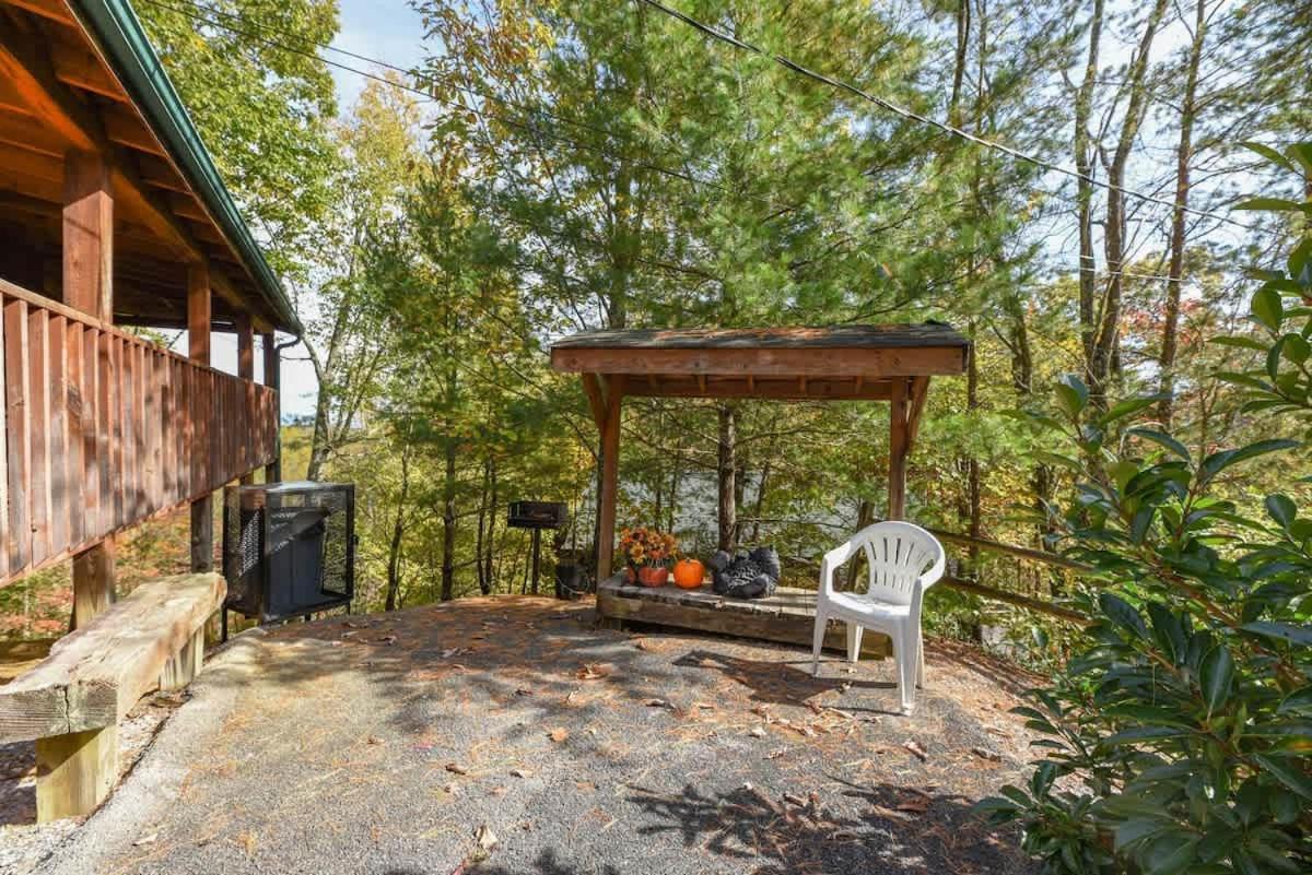 View! Cozy, Private, Fireplace, Hot Tub Log Cabin, Honeymoon! Севьервилл Экстерьер фото